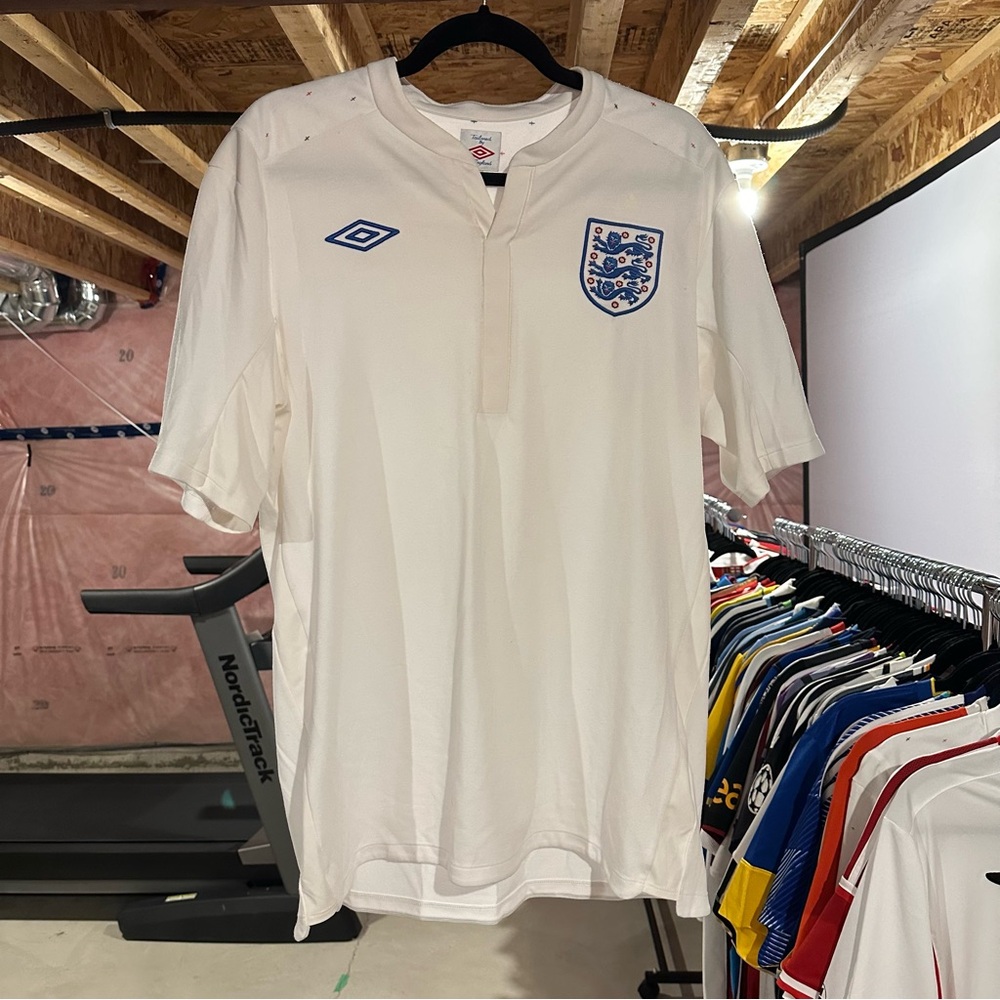 England 2011/2012 Home Jersey, Size 42, Authentic, Soccer Football